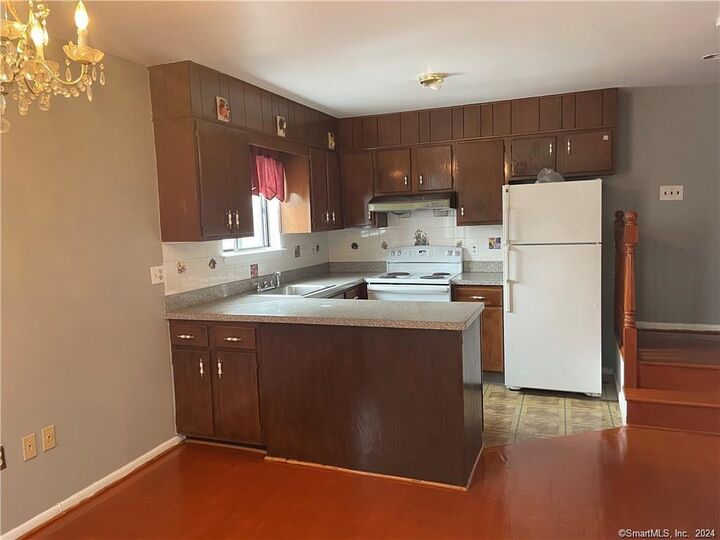Property Photo:  235 Cove Road 1  CT 06902 