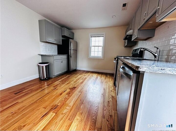 Property Photo:  31 Brainerd Road 2  CT 06405 
