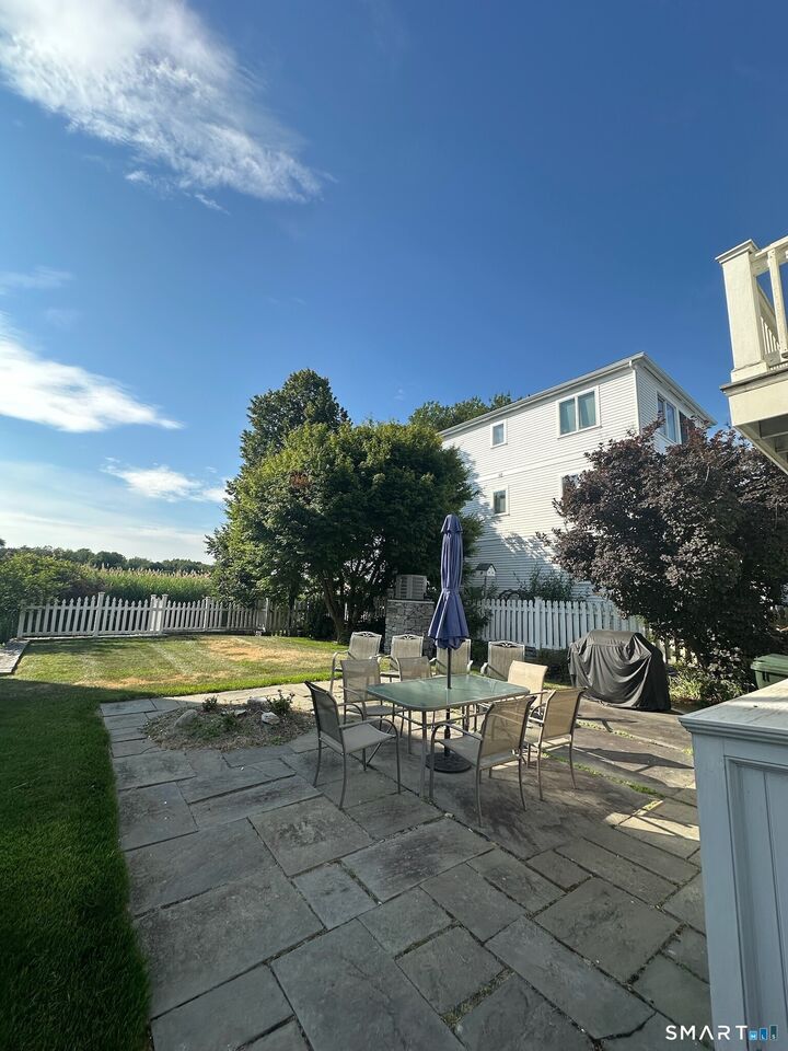 Property Photo:  