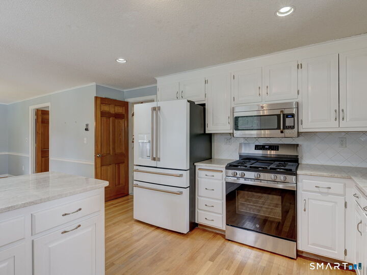 Property Photo:  62 Butternut Circle  CT 06109 