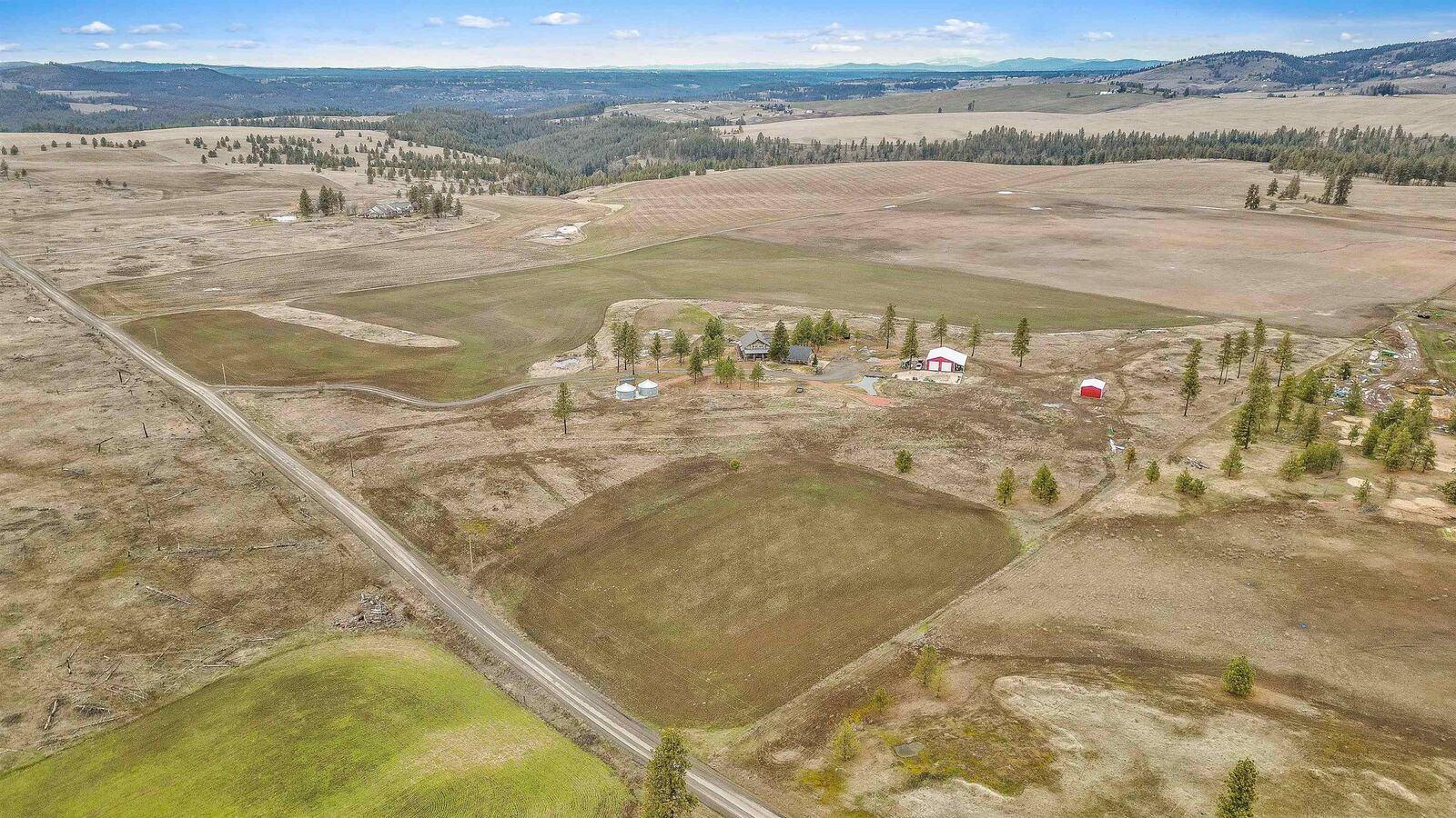 Property Photo:  7617 E Elder Rd  WA 99036 