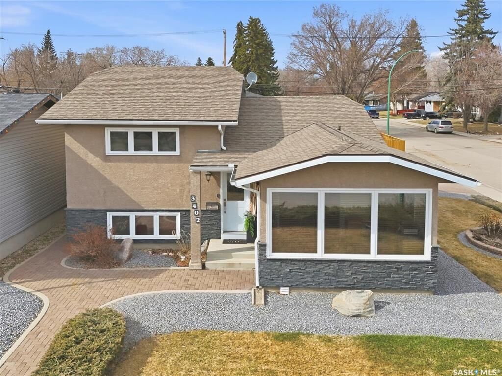 Photo de la propriété:  3402 Calder Crescent  SK S7J 4W6 