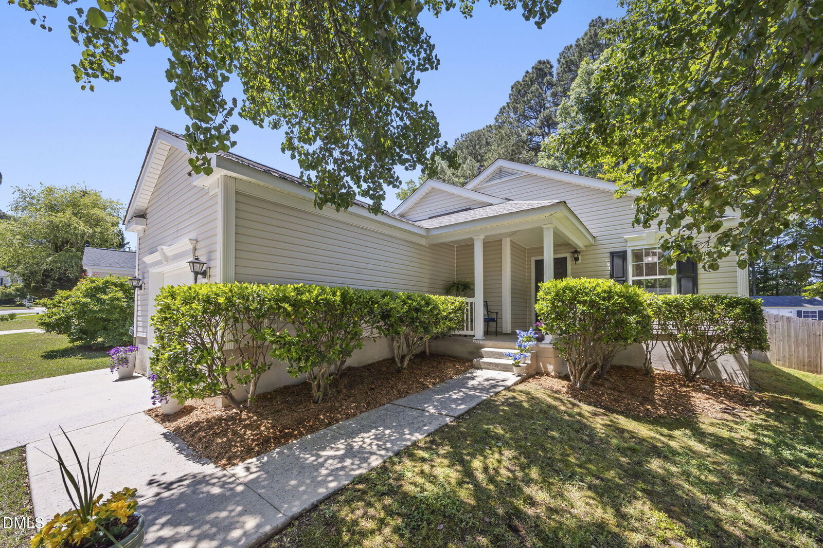 Property Photo: 919 Homestead Park Drive NC 27502