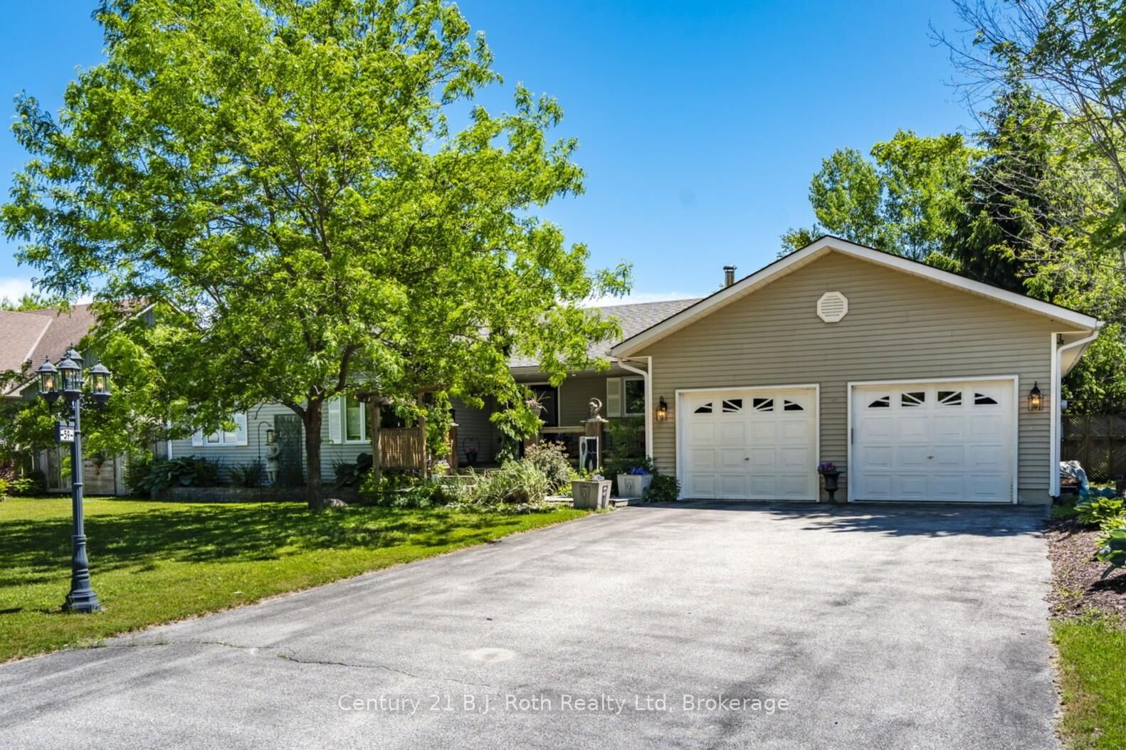 Property Photo:  59 Withall Grove  ON L0L 2T0 