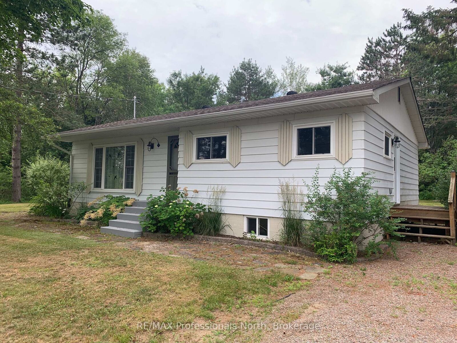 Property Photo: 2195 Loop Road ON K0L 3C0