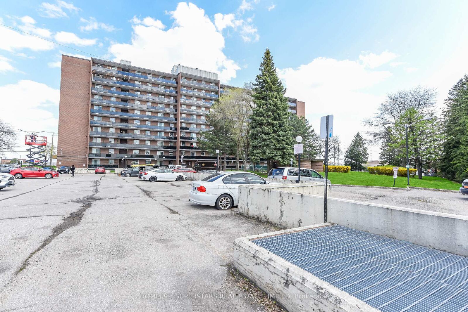 Property Photo: 3533 Derry Road E 511 ON L4T 1B1