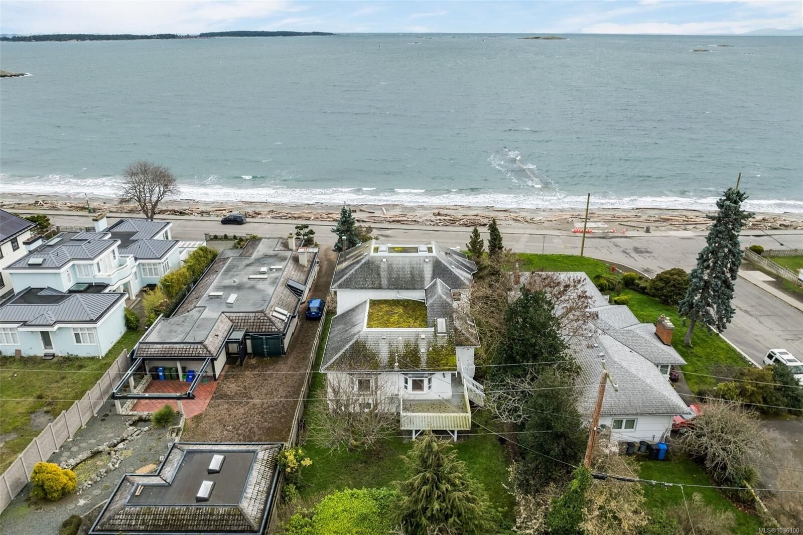 Property Photo:  2524 Esplanade  BC V8R 2W3 