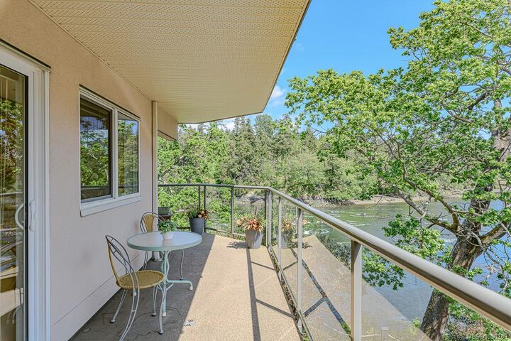 Property Photo:  1085 Tillicum Rd 104  BC V9A 7M3 