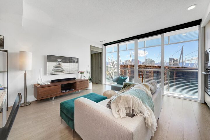 Property Photo:  89 Nelson Street 2006  BC V6Z 0E7 