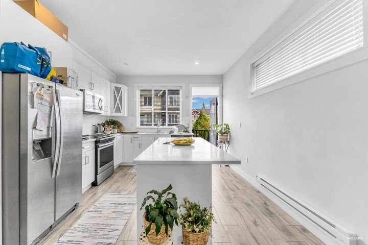 8699 158 Street 11 — photo 1