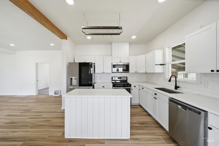 Property Photo: 415 6th Ave ID 83651