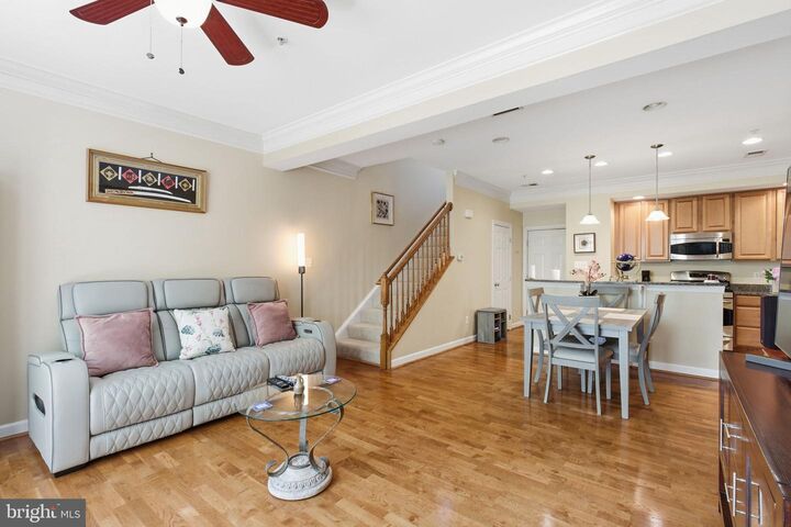 Property Photo: 5725 Callcott Way B VA 22312