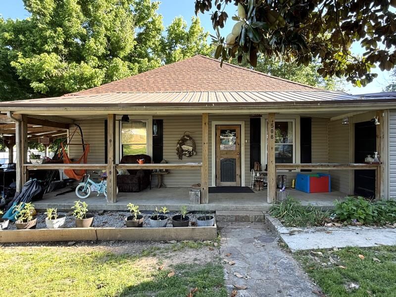 Property Photo:  506 W 4th  AR 72434 