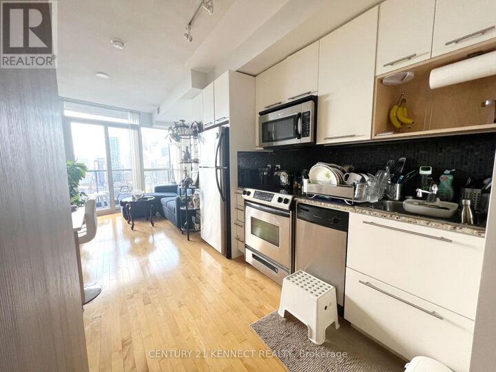 Property Photo:  21 Carlton Street 3606  ON M5B 1L3 
