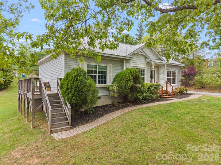 Property Photo: 233 Thompson Cove Road NC 28721