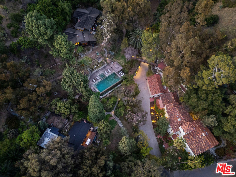 Property Photo: 1900 N Vista St CA 90046