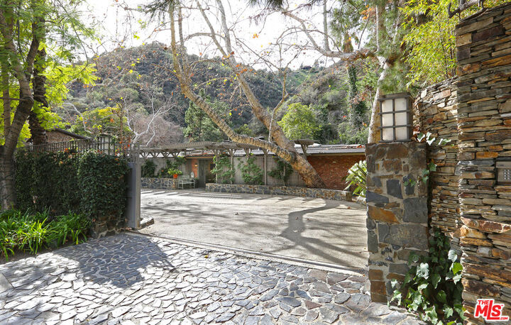 Property Photo:  2673 Mandeville Canyon Rd  CA 90049 