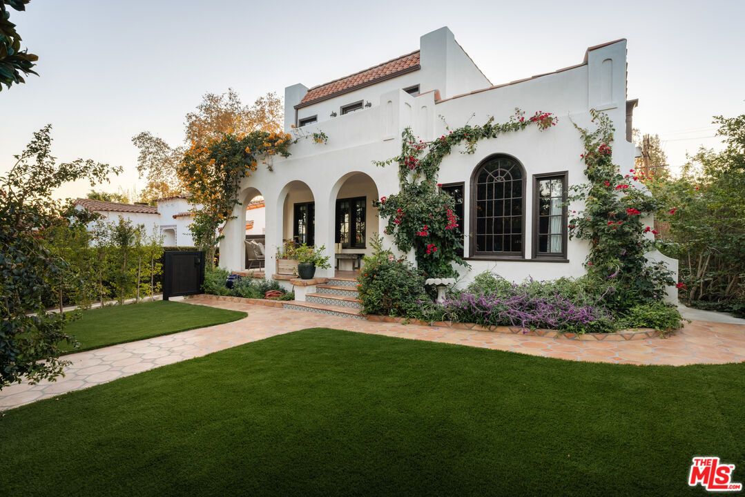 Property Photo: 1935 N Catalina St CA 90027
