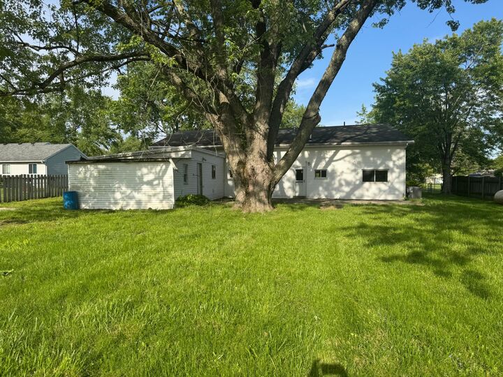 Property Photo:  64 7th SW Avenue  OH 43062 
