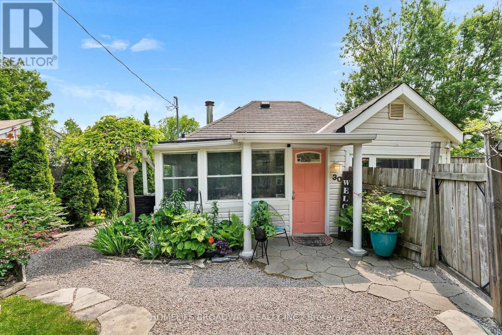 Property Photo:  30 Parkhill Drive  ON L4A 2G1 