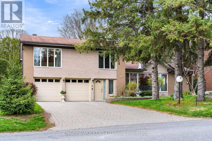 Property Photo:  21 Tiffany Crescent  ON K2K 1W3 