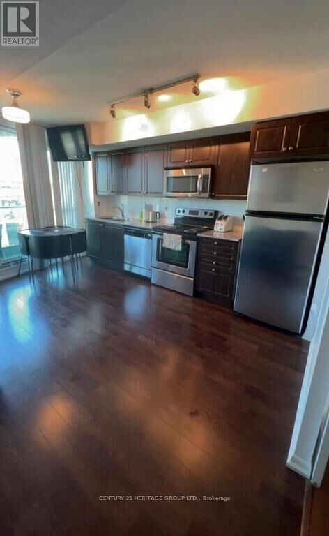 Property Photo:  209 Fort York Boulevard South 668  ON M5V 4A1 