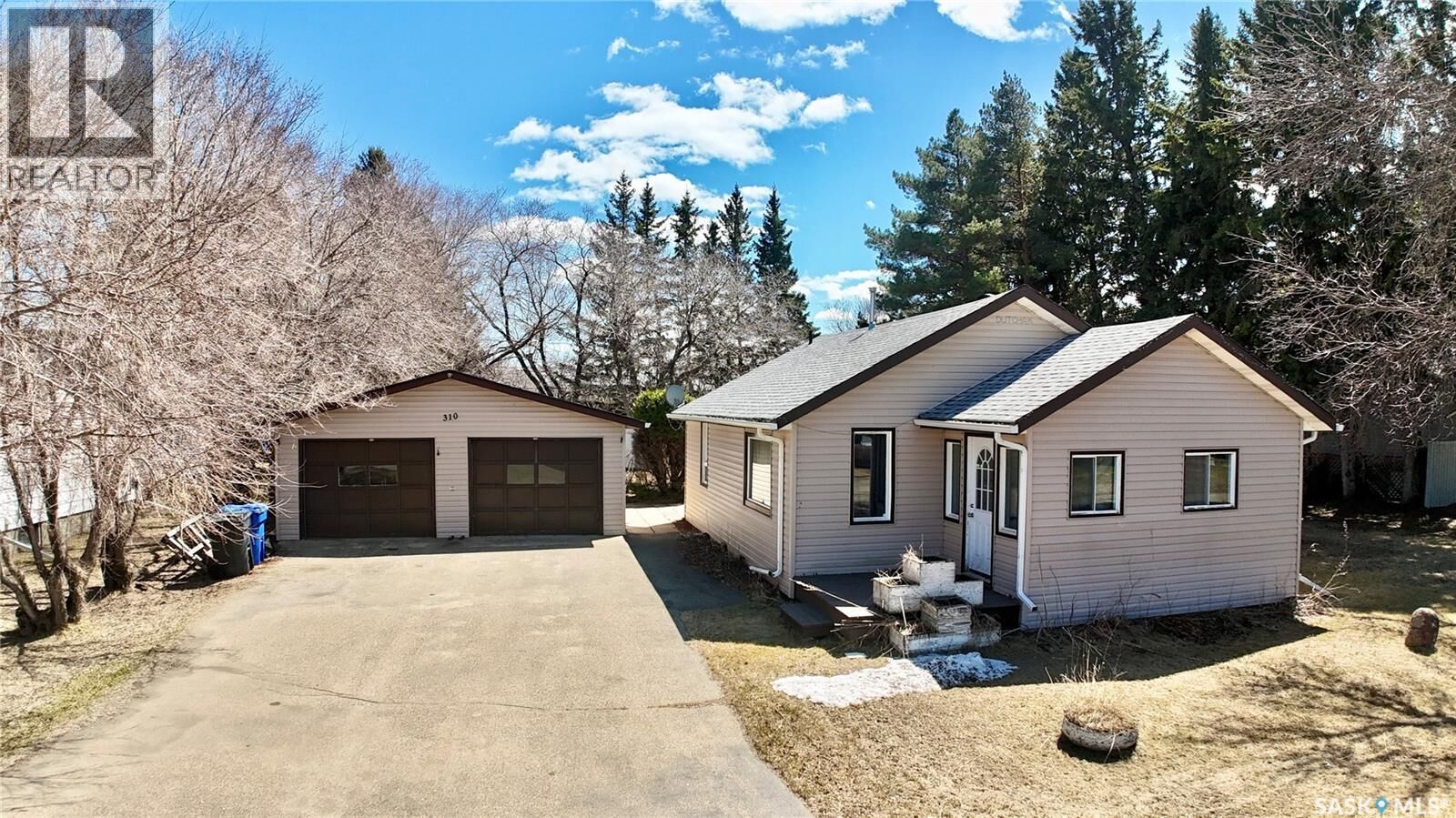 Property Photo:  310 4th Street  SK S0A 0H0 