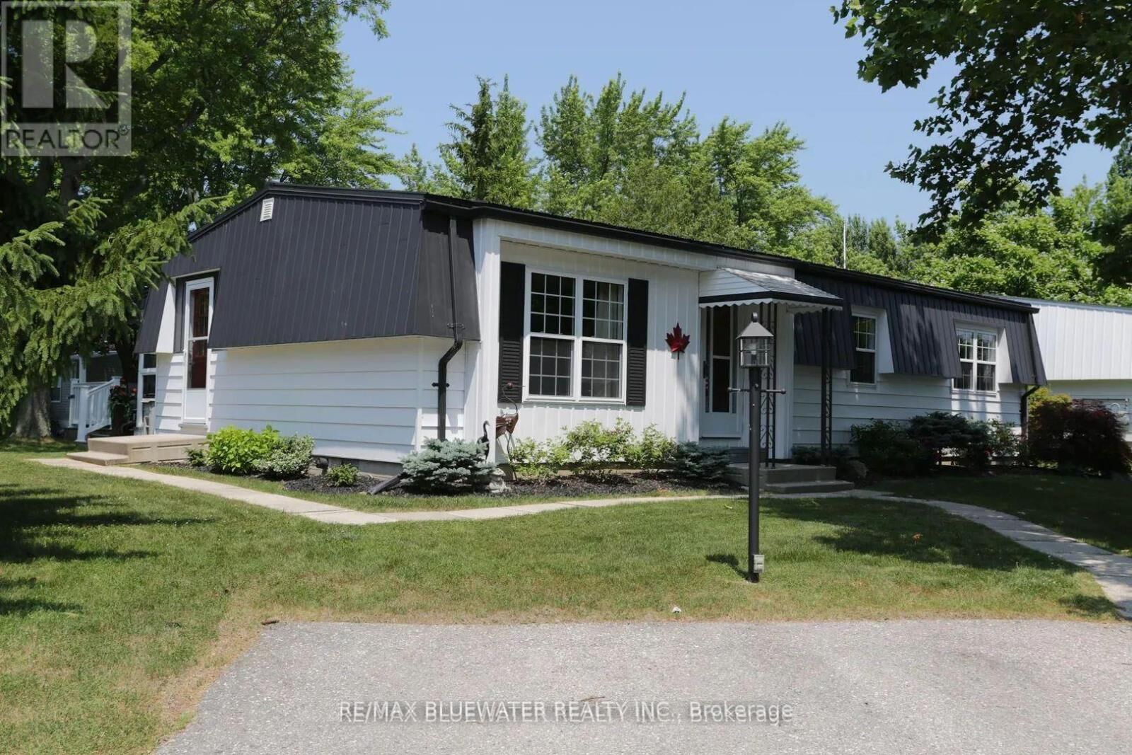Property Photo:  314 Wyldwood Lane South  ON N0M 1T0 