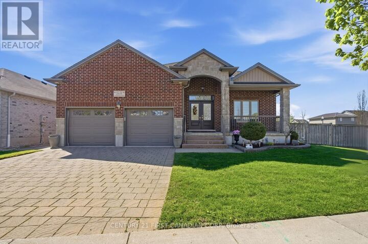 Property Photo:  2035 Coronation Drive  ON N6G 0B5 