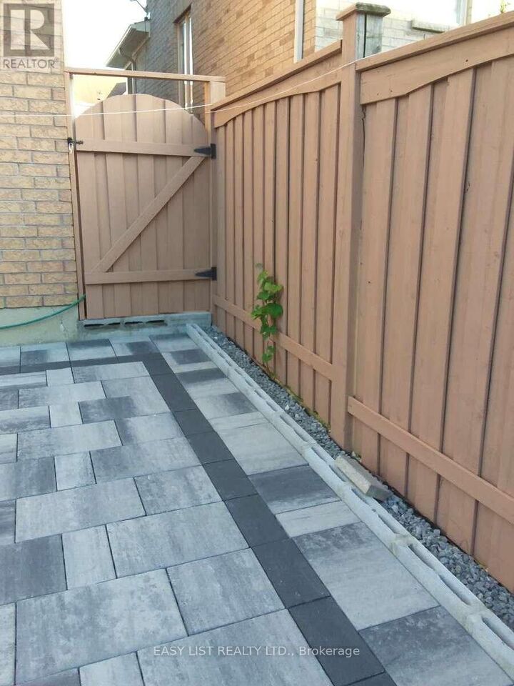 Property Photo:  16 Grovewood Street  ON L4E 4X4 