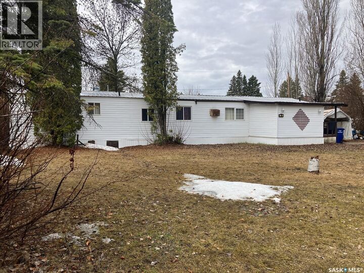 Property Photo:  407 Railway Avenue  SK S0J 3B0 