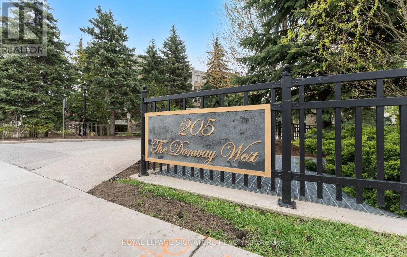 Property Photo:  205 The Donway West 406  ON M3H 3S5 
