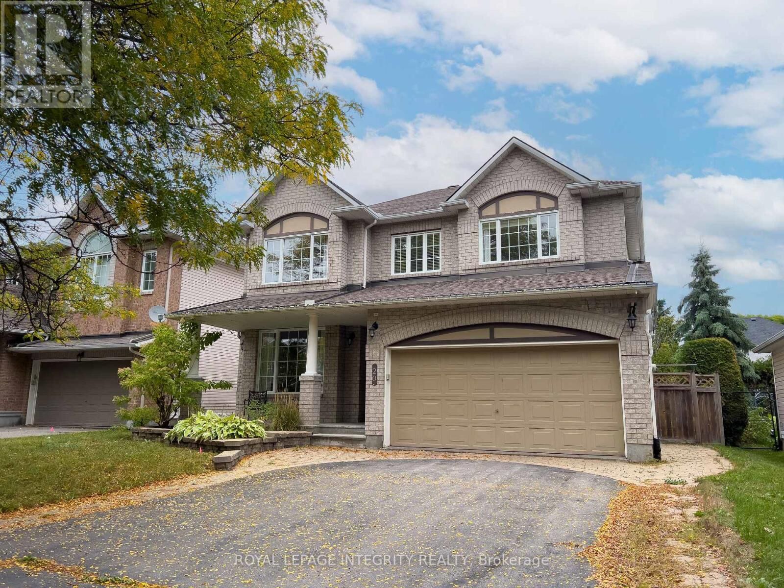 Property Photo:  20 Farmfield Crescent  ON K2M 2S9 