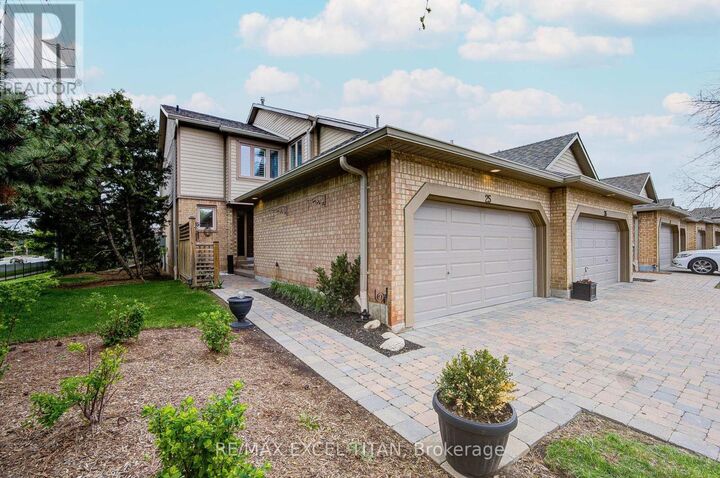 Property Photo:  1725 The Chase 25  ON L5M 4N3 