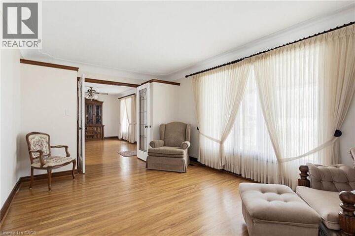 Property Photo:  84 Homeside Avenue  ON L8G 3H1 