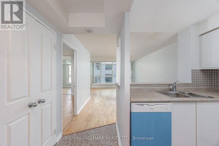 Property Photo:  942 Yonge Street 506  ON M4W 3S8 
