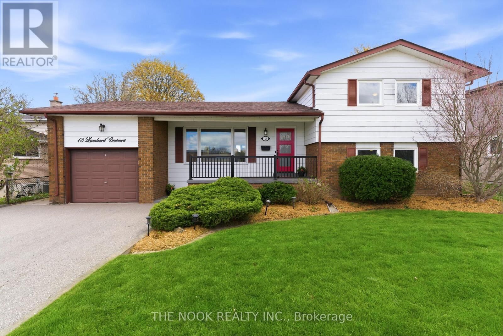 Property Photo:  13 Lambard Crescent  ON L1S 1M6 