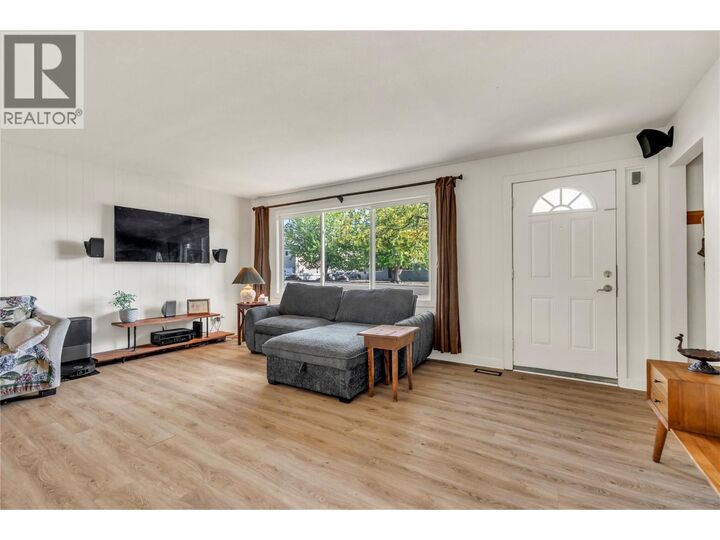Property Photo:  1421 Ridgedale Avenue  BC V2A 2S3 