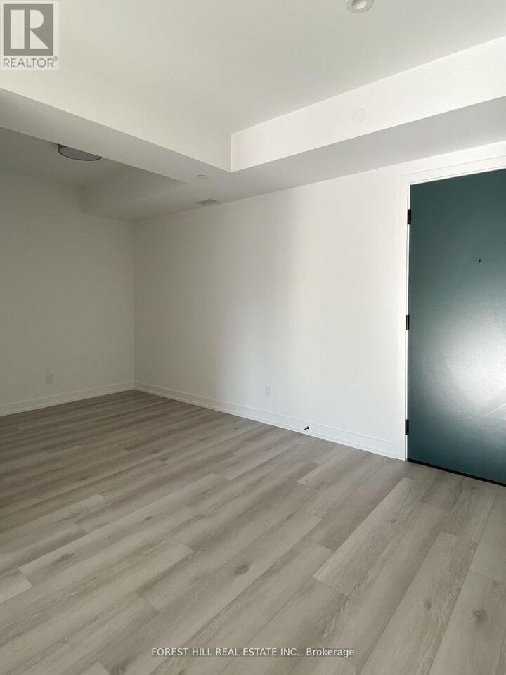 Property Photo: 2000 Bathurst Street 505 ON M5P 0A7
