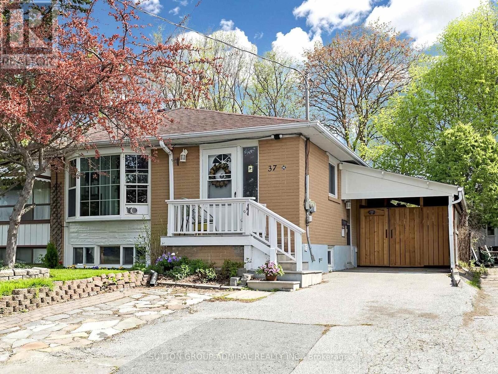 Property Photo:  37 Newbury Drive  ON L3Y 4P9 