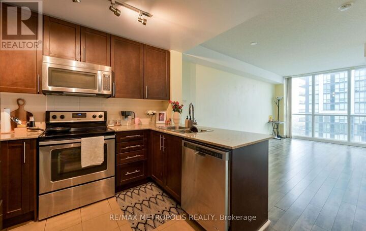 Property Photo:  3985 Grand Park Drive 1004  ON L5B 0H8 