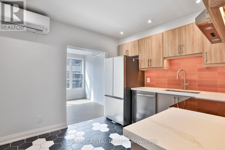 Property Photo:  612 Gerrard Street East 1  ON M4M 1Y3 
