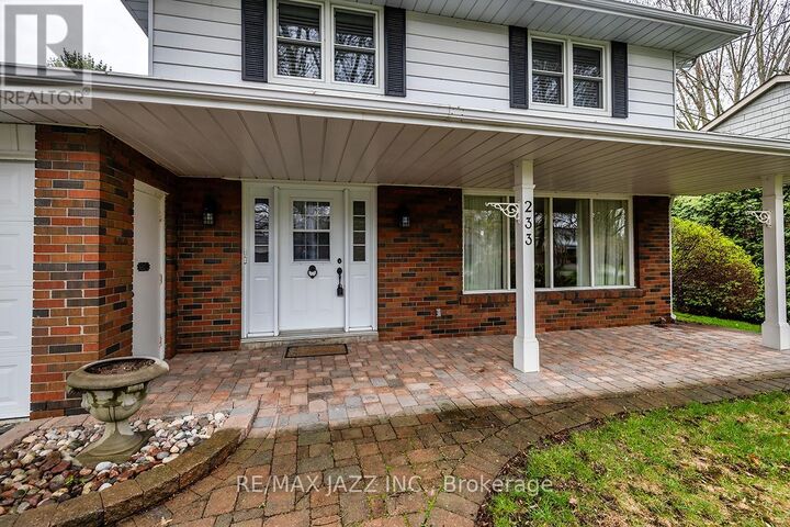 Property Photo:  233 Wellington Street  ON L1N 5L7 