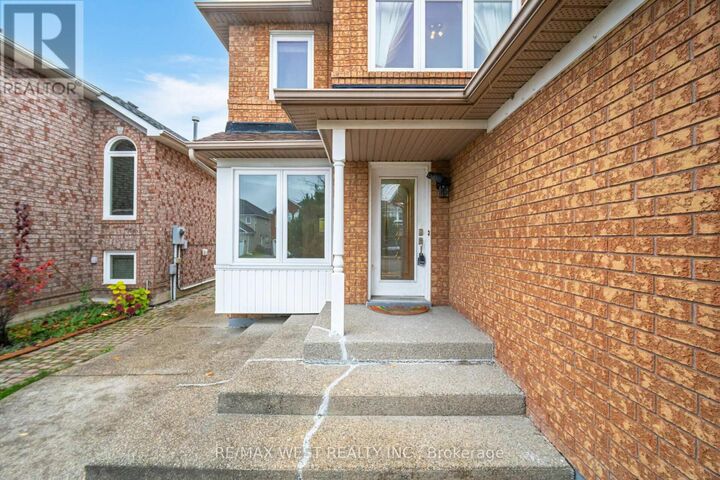 Property Photo:  5456 Whitehorn Avenue Main  ON L5V 1V5 