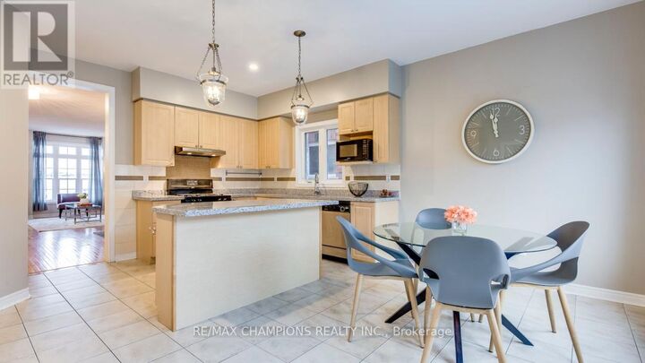 Property Photo:  5435 Festival Drive  ON L5M 0G6 