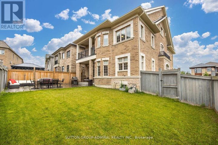 Property Photo:  36 Hurst Avenue  ON L5A 4Y5 