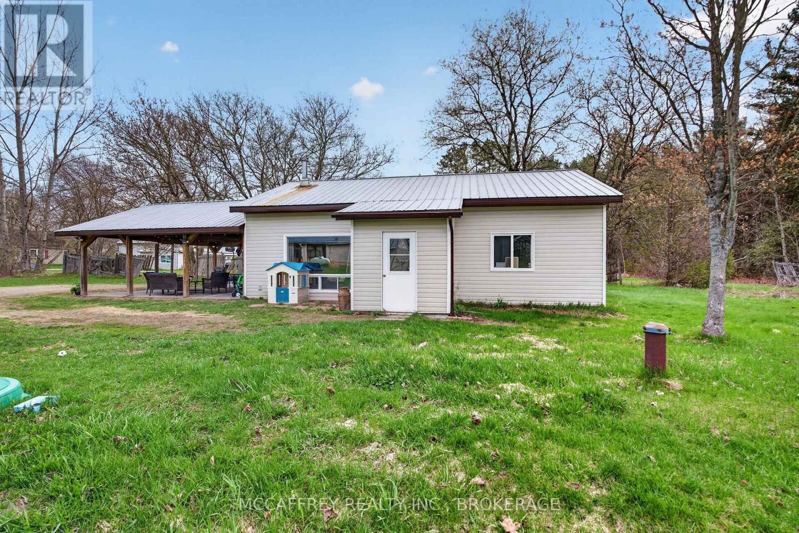 Property Photo:  14 Glastonbury Road  ON K0H 2G0 