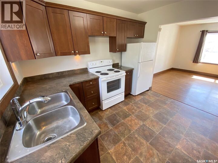 Property Photo:  85 Smith Street E  SK S3N 0H7 