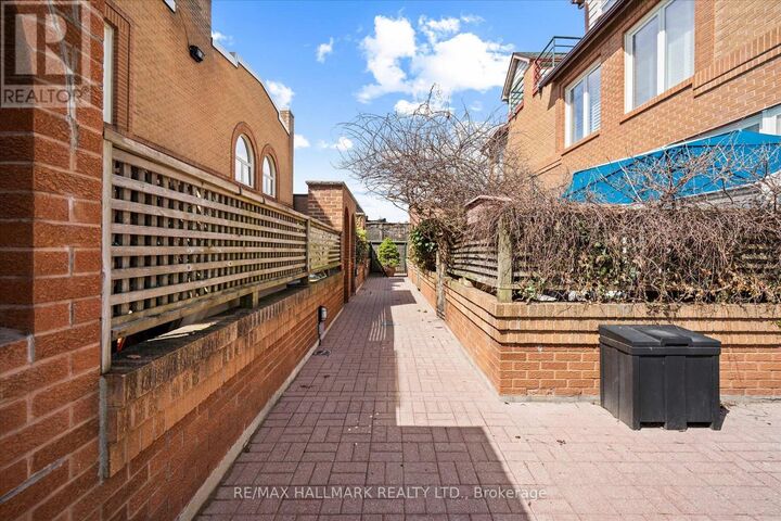 Property Photo:  122 Glen Manor Drive 1  ON M4E 2X6 