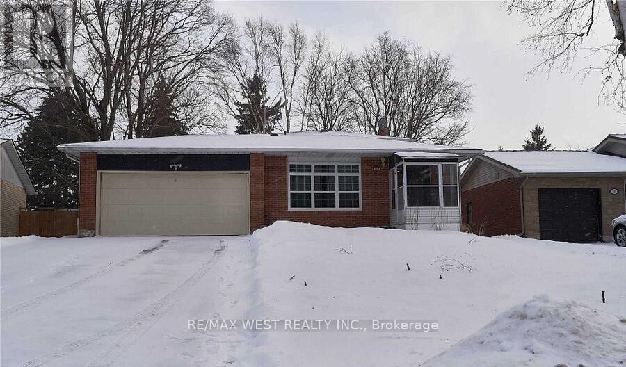Property Photo:  323 Centre Street  ON L0N 1S4 